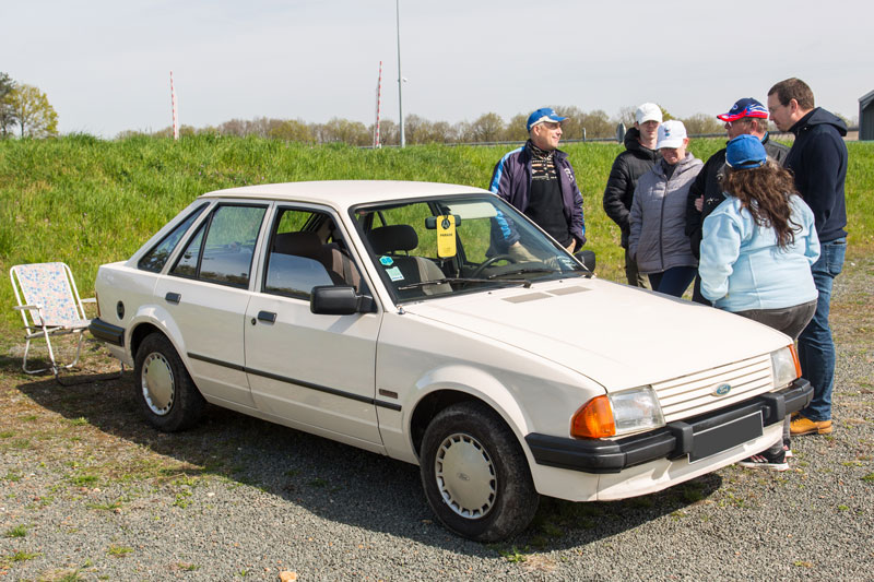 Une des caractéristiques du mouvement Youngtimers est de préserver des modèles modestes disparus des routes comme cette modeste Ford Escort MKIV produite entre 1986 et 1990