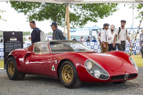 Alfa Romeo avait dépêché son chef d’œuvre : la 33 Stradale dessinée par Franco Scaglione