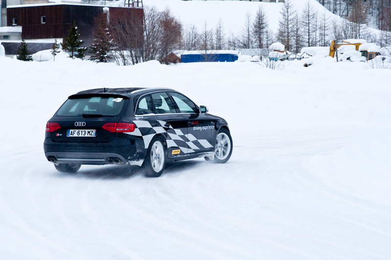 Les pneus neige ne sont pas seulement efficace sur surface glissante : ils assurent une meilleure adhérence lorsque la température passe en dessous de 7 degrés