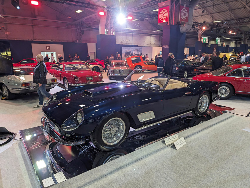 La star invendue de la vente Artcurial Motorcars, une Ferrari 250 California Spyder châssis long de 1958