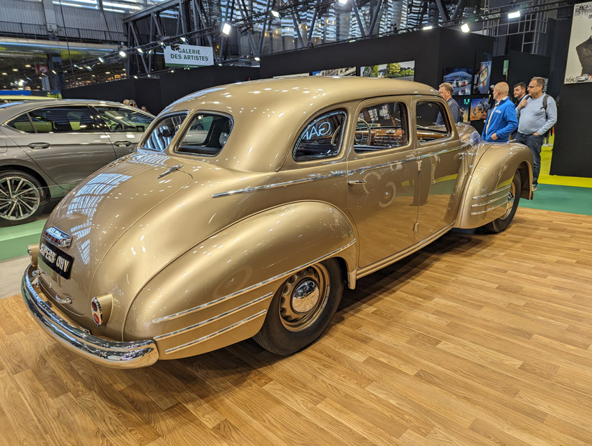 Une rarissime Skoda Superb de 1948 exposée par la marque qui proposait une rétrospective de ce modèle