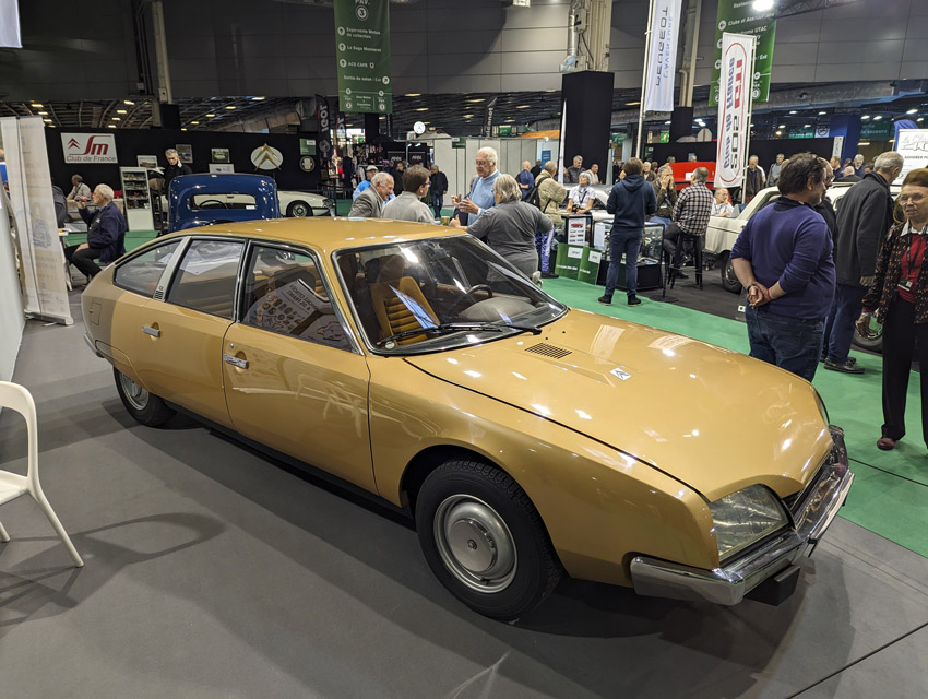 La Citroën CX fête ses 50 ans : cet exemplaire est conforme à celui du lancement représenté sur bien des couvertures en 1974