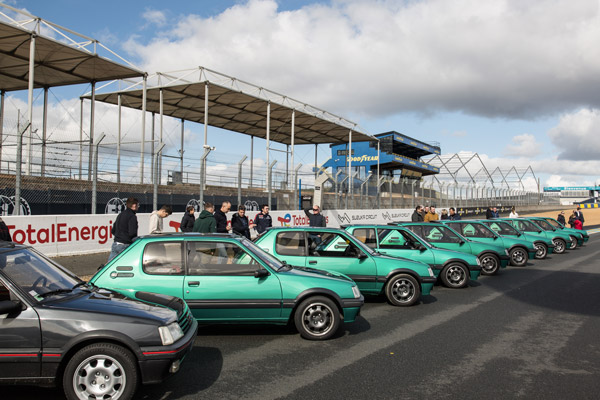 La 205 GTI Griffe est une série limitée réalisée à partir d’un exemplaire utilisé par Jean Todt, alors patron du département course de Peugeot