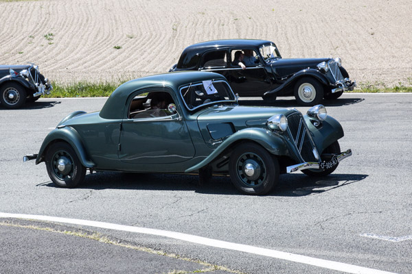 Splendide coupé Traction dans un coloris vert irisé : le nuancier des Traction était bien plus varié avant-guerre