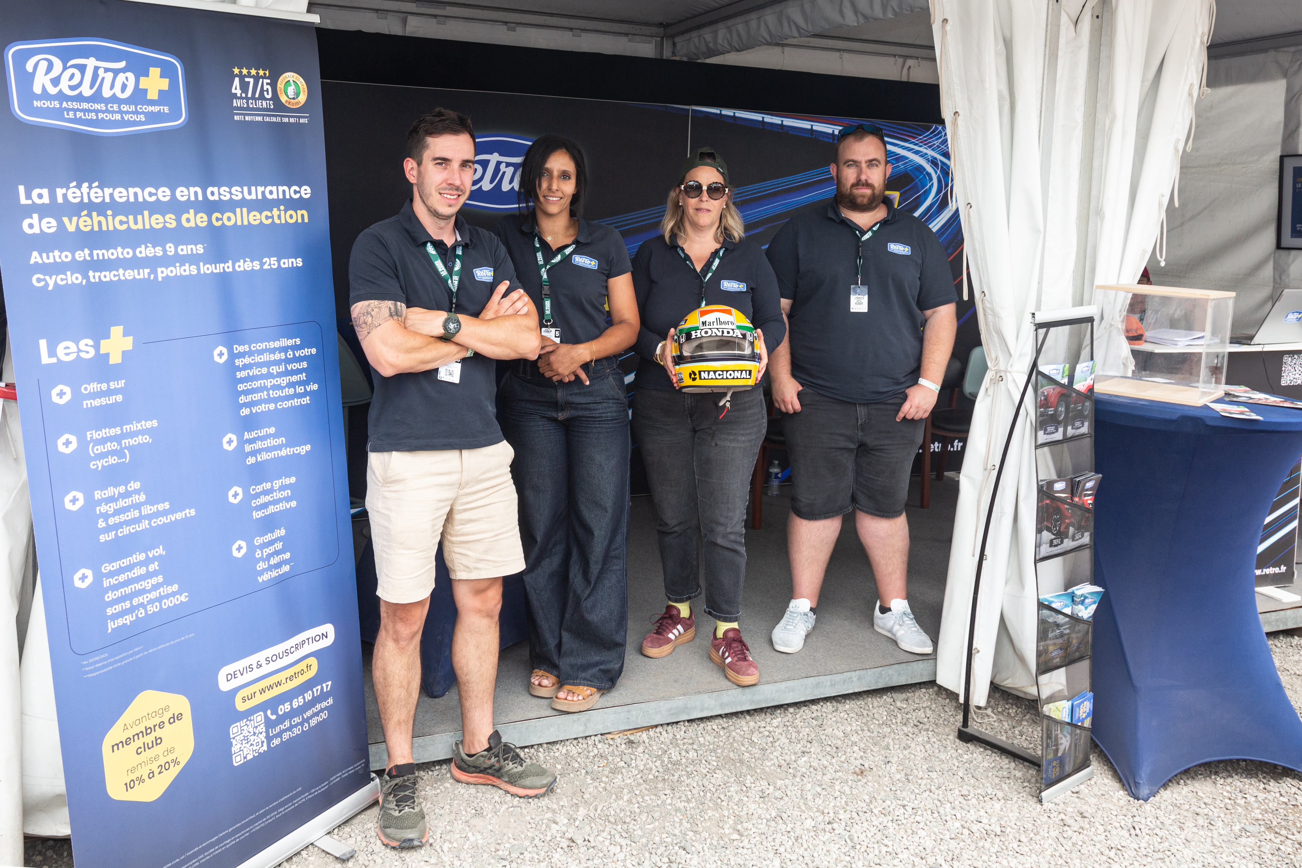 Stand Rétro et casque ayton senna