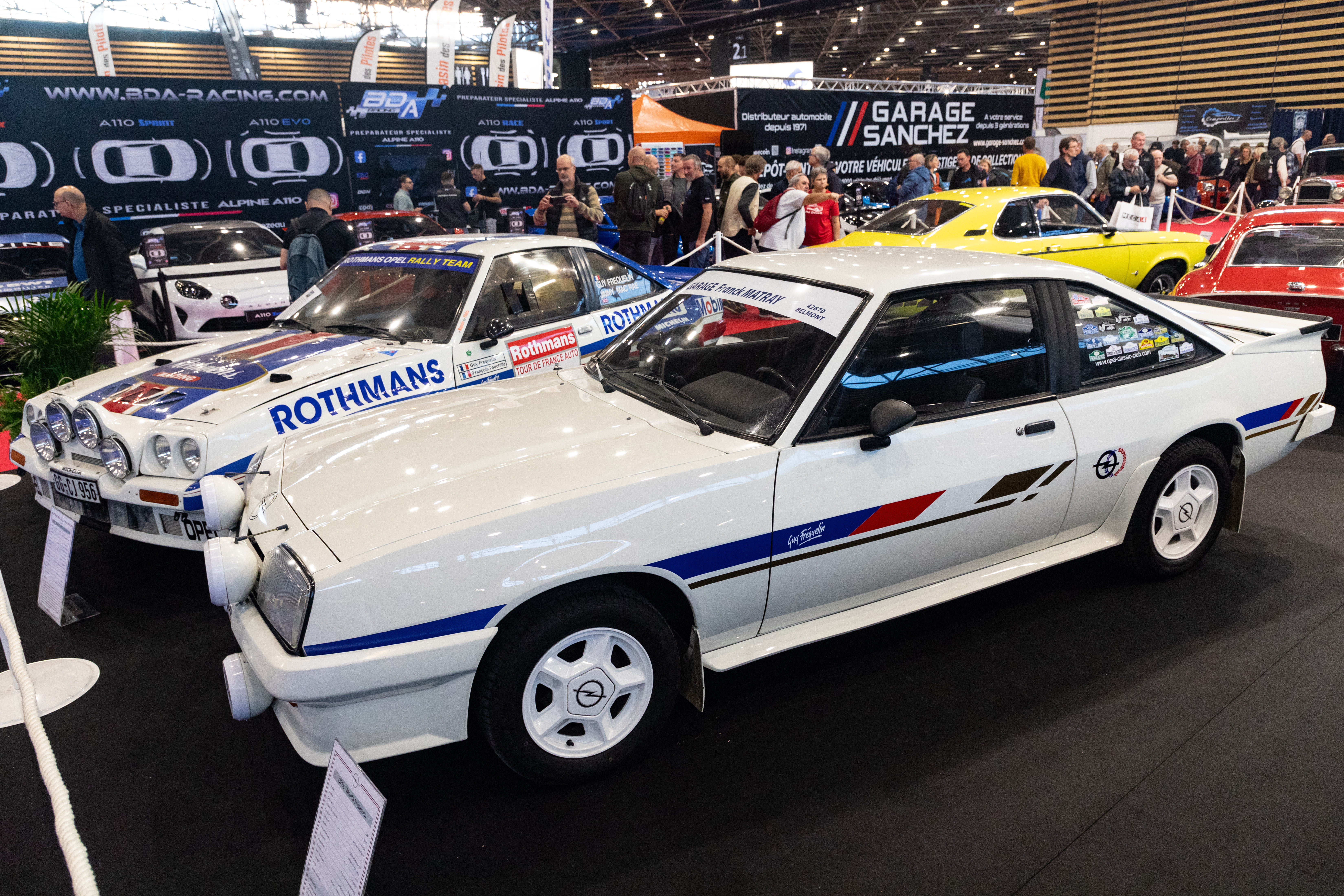 Belle réunion que cette Manta série limitée Guy Fréquelin aux côtés de la Manta 400 gagnante au Tour de France 1983