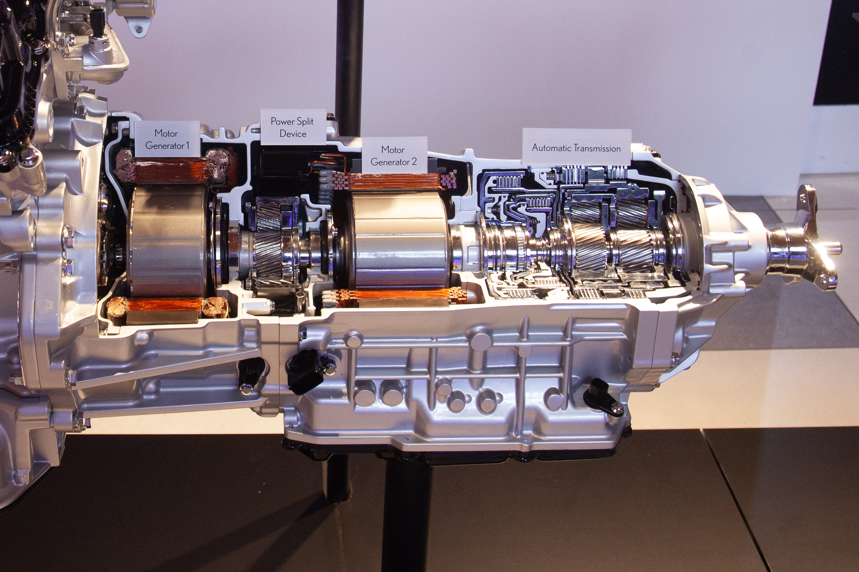 Transmission automatique moderne de Lexus modèle hybride