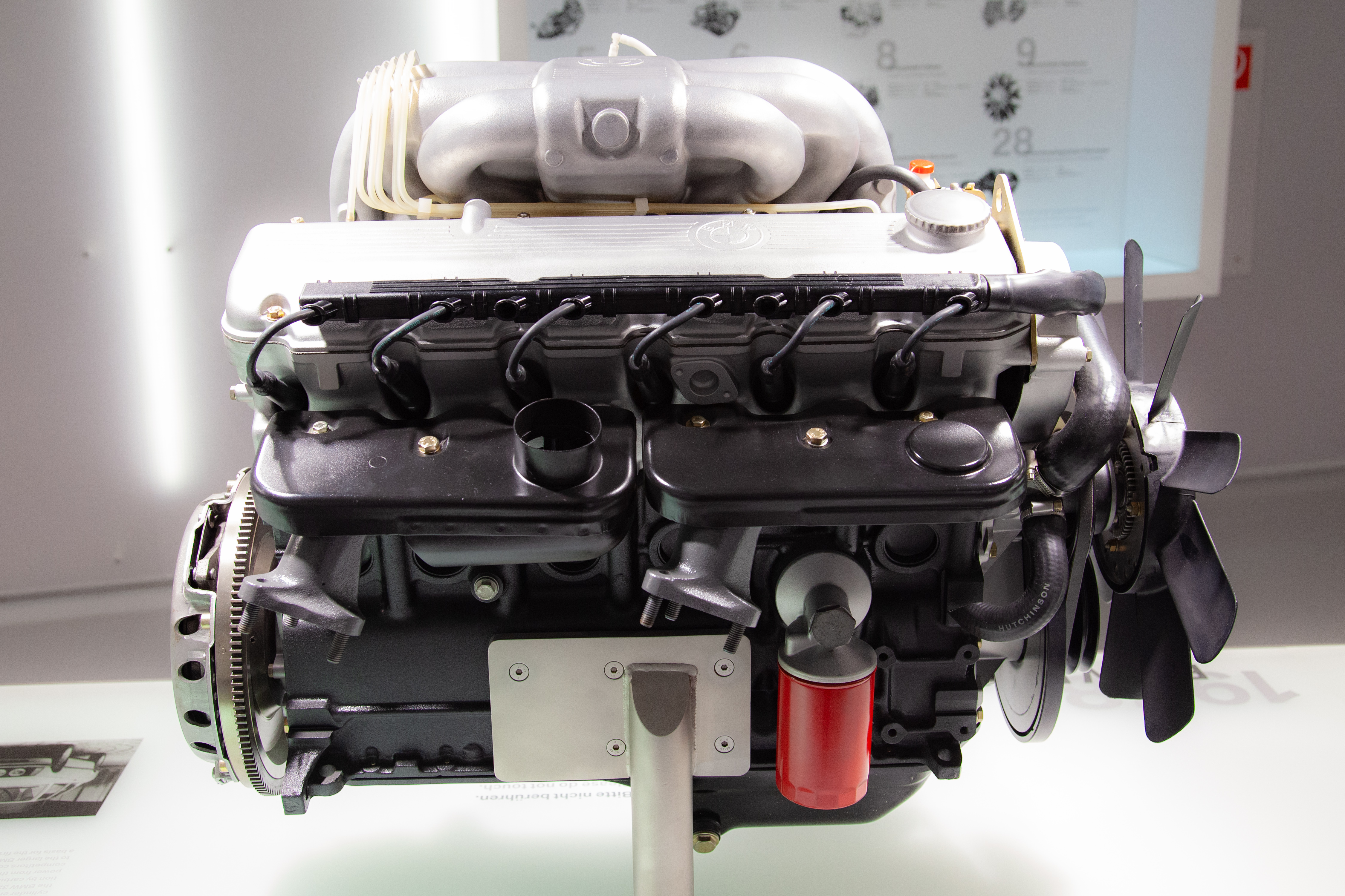 six cylindres BMW M20