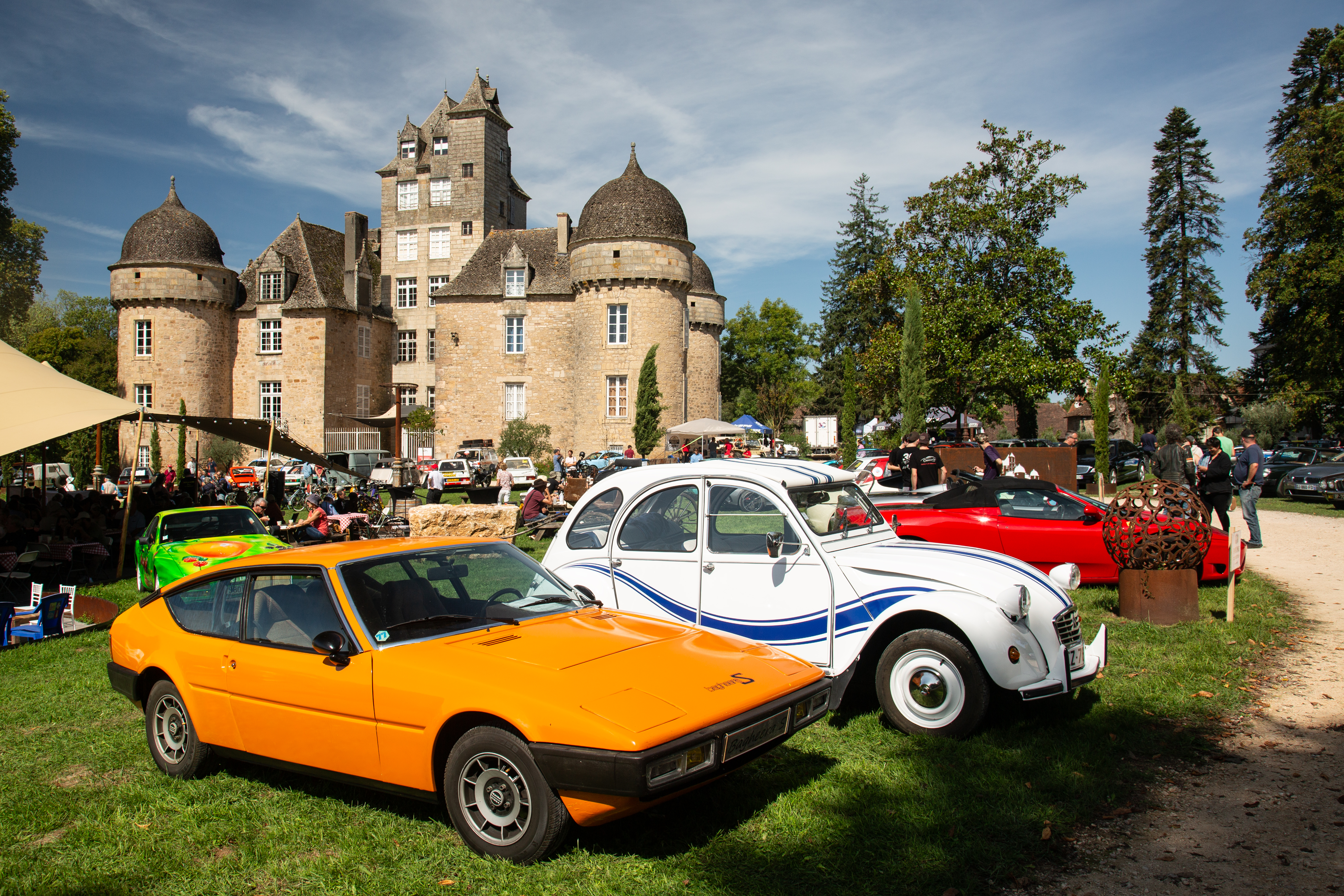 Exposition de véhicules à Aynac Motor Festival